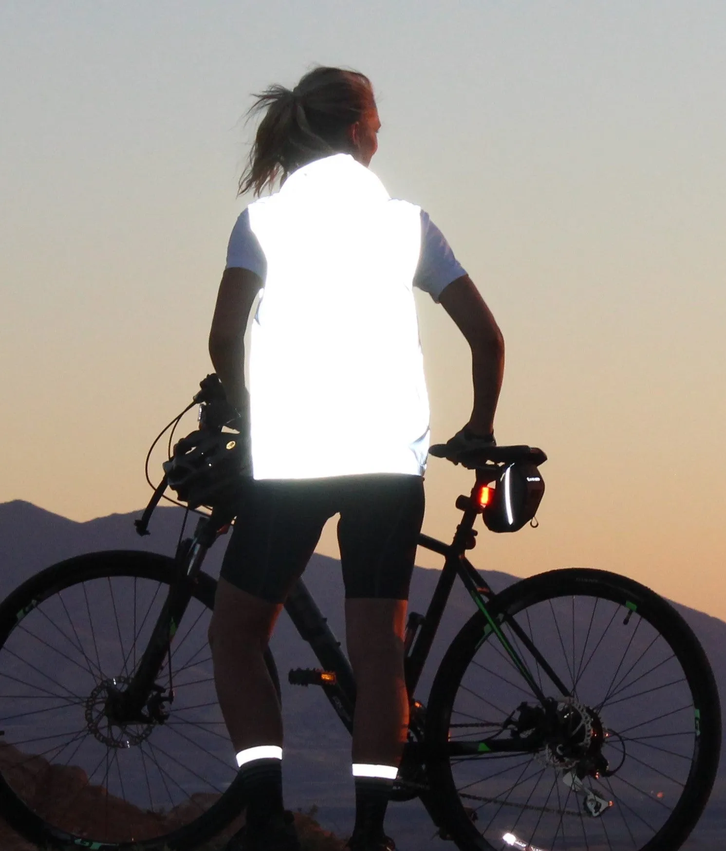 PYR REFLECTIVE RUNNING AND CYCLING SOCKS